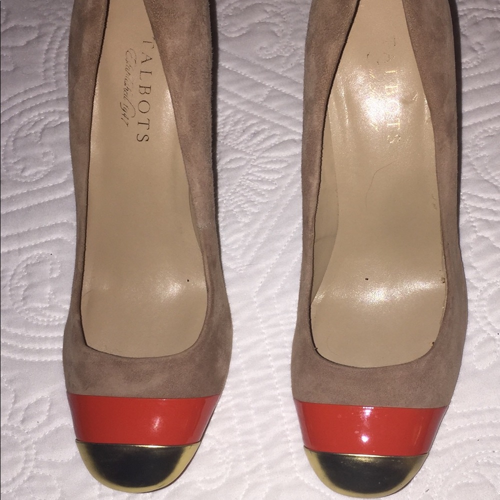 Perfect for fall Suede Pumps!